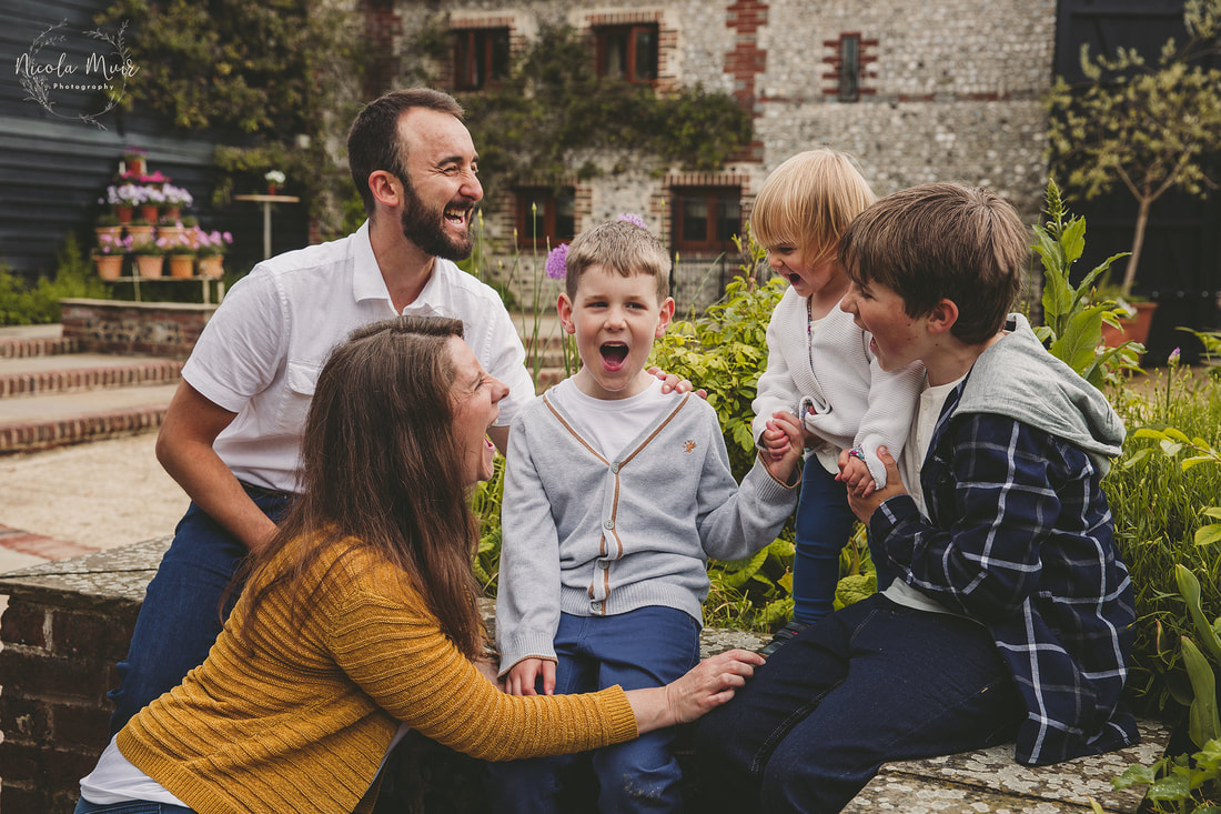 nicola muir photography pre wedding session upwaltham barns family singing