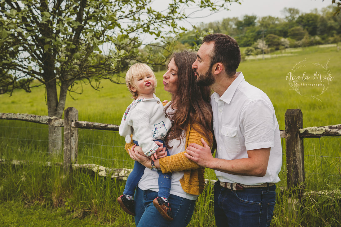nicola muir photography pre wedding session upwaltham barns family kiss