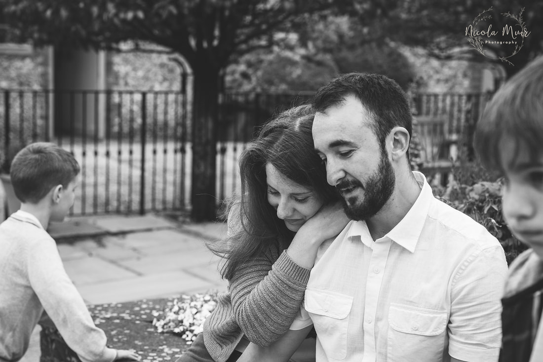 nicola muir photography pre wedding session upwaltham barns family cuddle monochrome